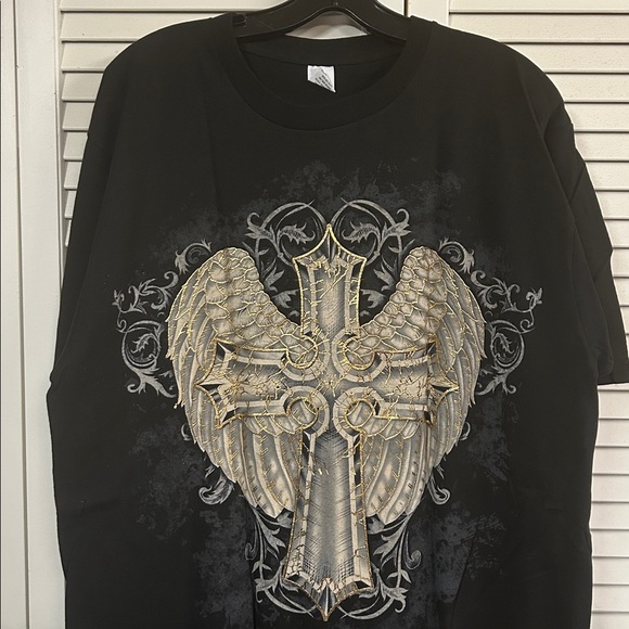 Cream and Black Short Sleeve Tees with Ornate Designs - Picture 4 of 4
